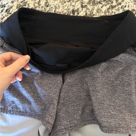 Lululemon Speed Up Shorts 4” - Size 6 - Picture 3 of 6